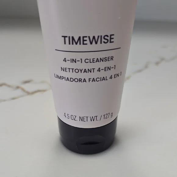 Mary Kay Timewise Cleanser in Soft Pink - Picture 3 of 3